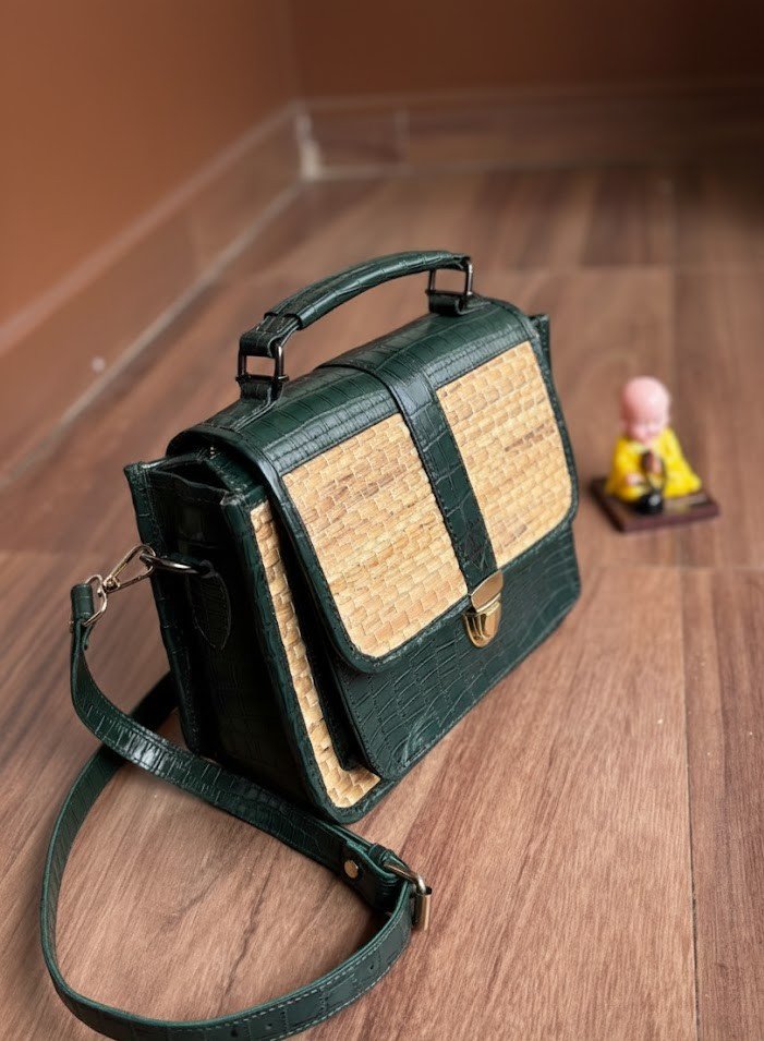 Subtle Sling Bag - Leaf Green