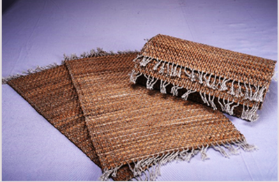 Water hyacinth dining mat set with runner