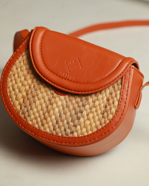Halfmoon Sling Bag(Brown)